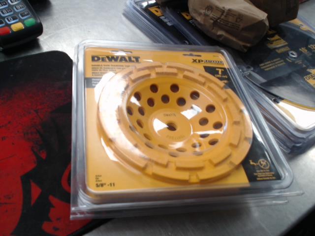 Double row diamond cup wheel dewalt