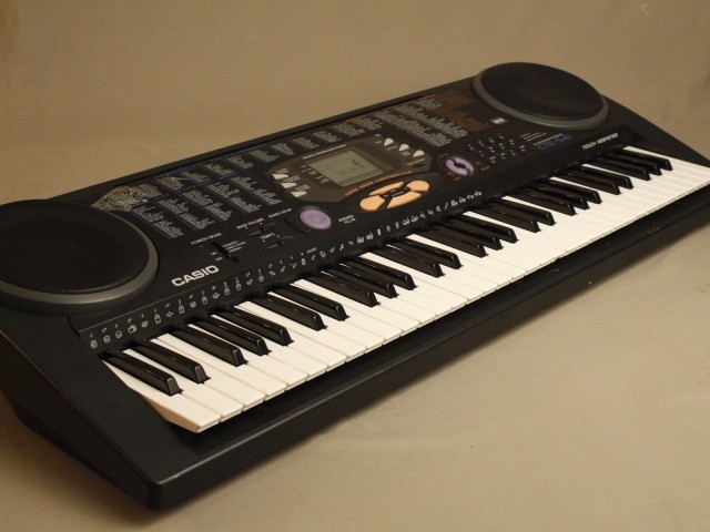 Clavier de musique a bat no fil casio