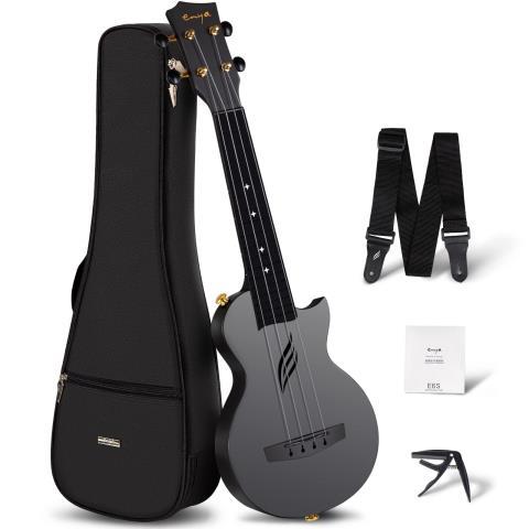 Ukulele noir mat dans un case