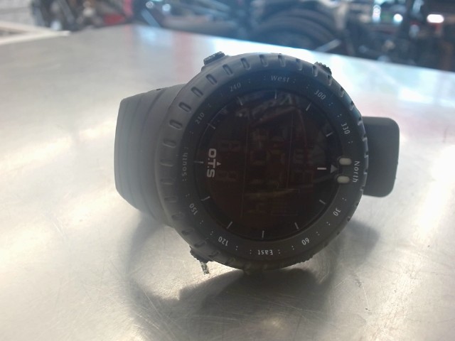 Montre pour homme digitale noire