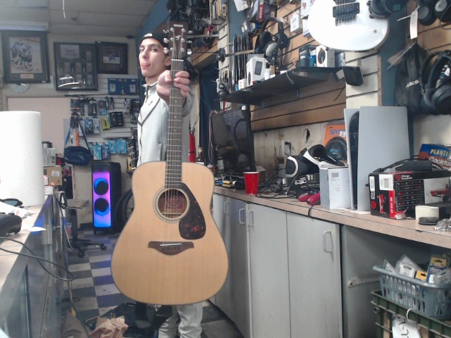 Guit acoustique ds case mou