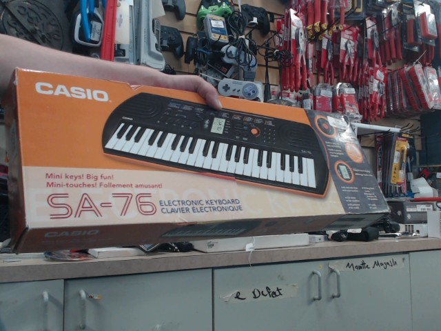 Keyboard casio sa-76