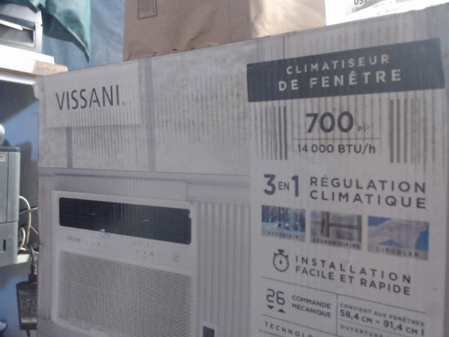 Air clim 14000 btu open box