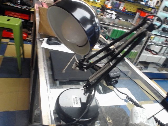 Lampe de bureau 3a 120v