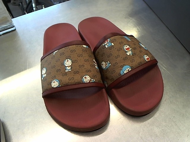 Gucci slippers in white bag