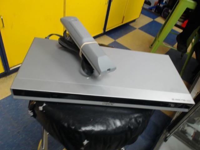 Dvd sony with controller in cable