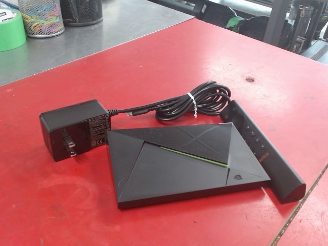 Nvidia shield tv 4k+fil power+manette