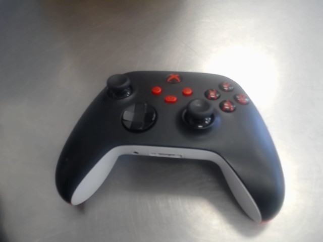 Manette noir et rouge