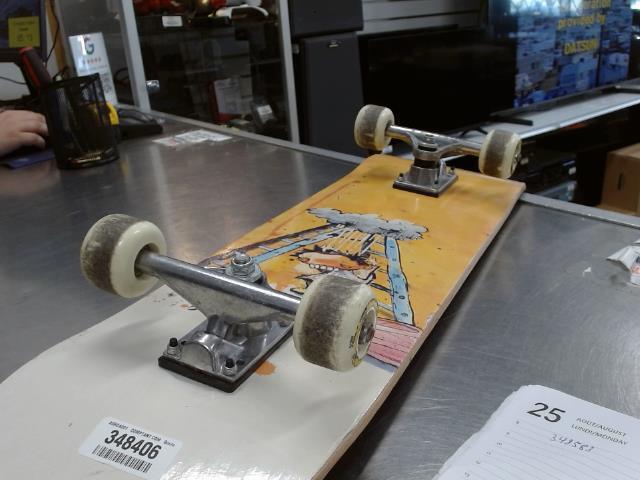 Skateboard avec dessin