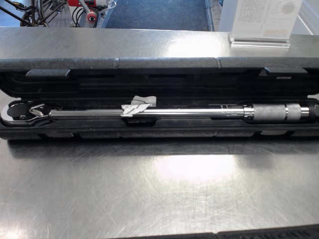 1/2 inch torque wrench dans case