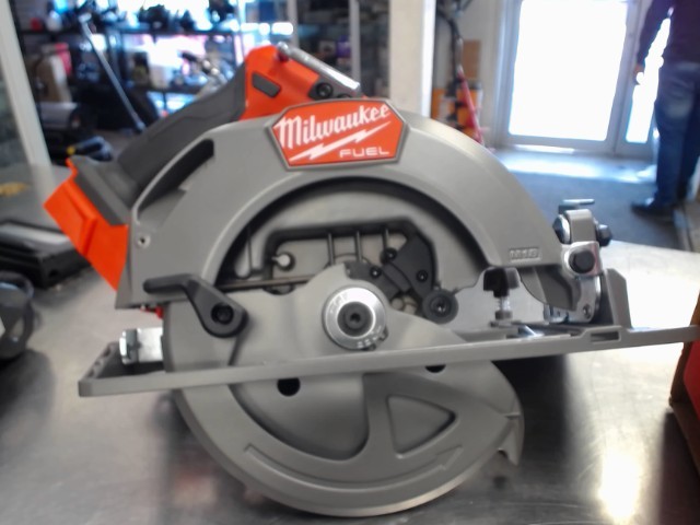 Scie circulaire milwaukee 7-1/4'' neuf