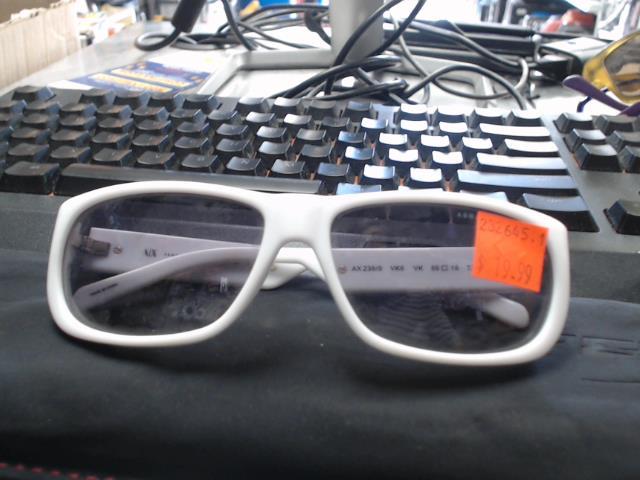 Vendu:lunette fumes blanche