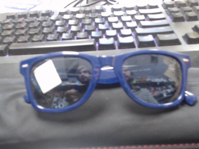 Lunette dans l'tui