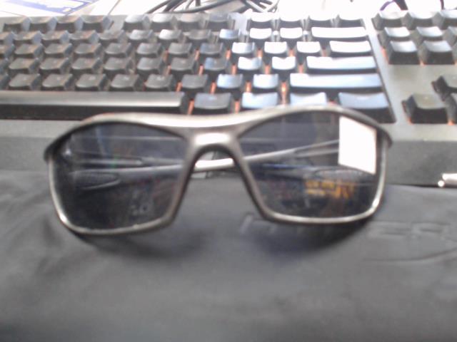 Lunette de soleil uv protect
