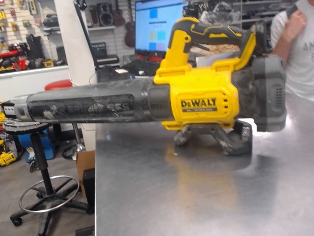 Blower dewalt tool only 20v