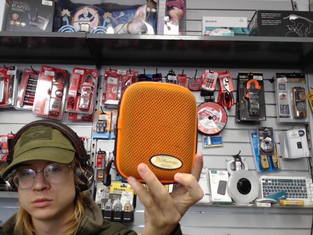 Speaker portable stereo dans case