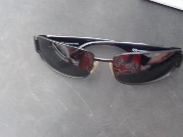 Sunglasses boss avec case