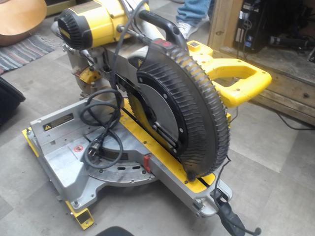 Scie circulaire 12po