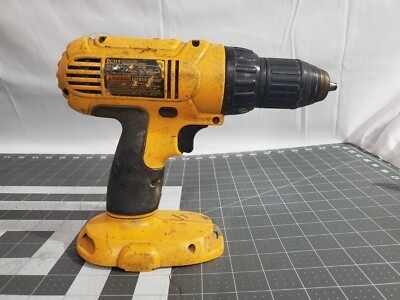 Cordless drill driver with battery