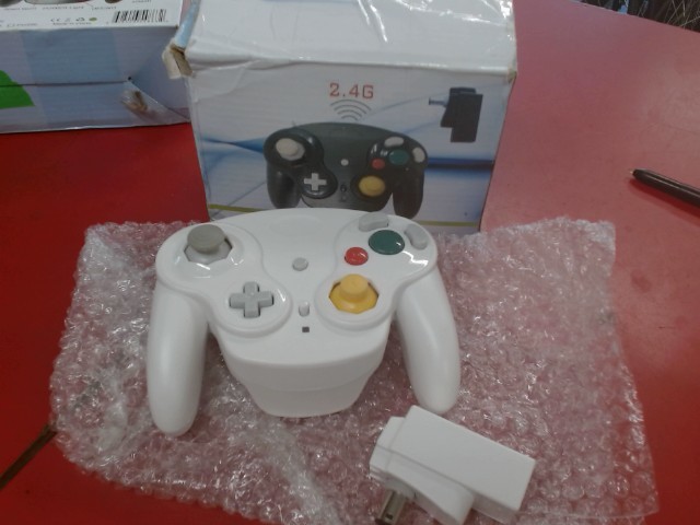 Manette gamecube sans-fil en boite+adap.