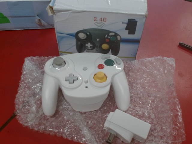 Manette gamecube sans-fil en boite+adap.