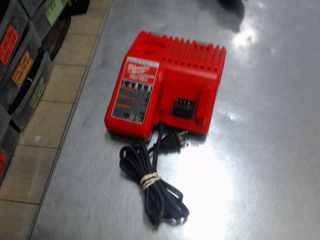 Chargeur milwaukee