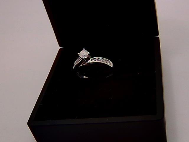 BAGUE EN OR 14KT AVEC DIAMANTS 