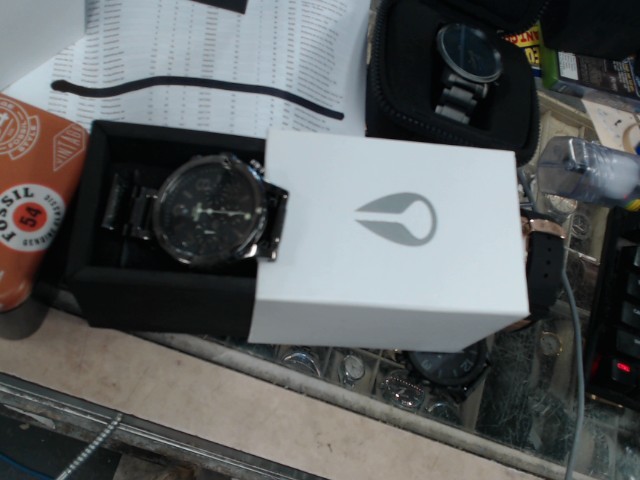The 48-20 montre nixon noir