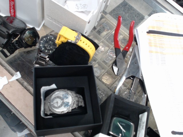 Montre avec diamants metal steel chrono