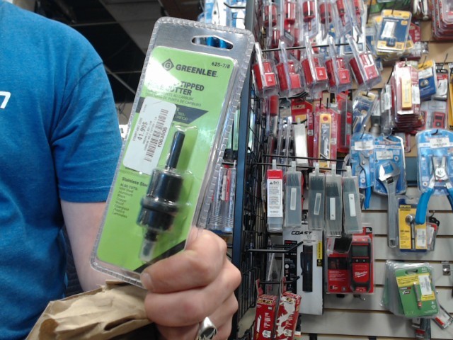Carbide-tipped hole cutter