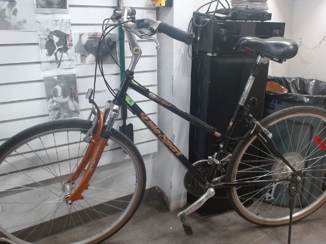 Velo fourche basse roue arriere lousse