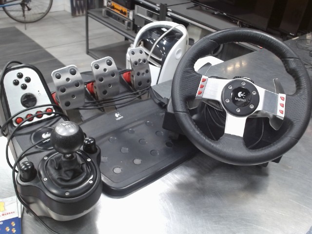Volant+pedal+shifter logitech