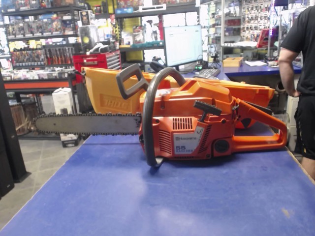 Scie  chane 55cc dans case