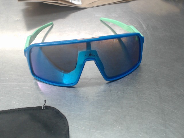 Lunette oaklley sutro