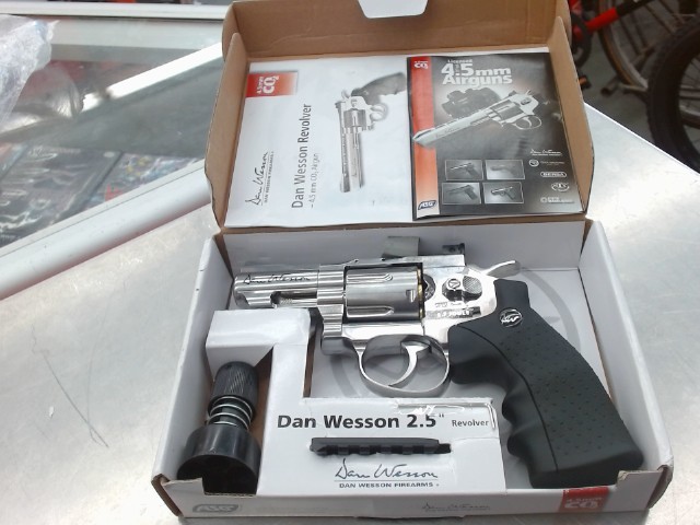 Bb gun 177 cal 1.7joules dan wesson 2.5
