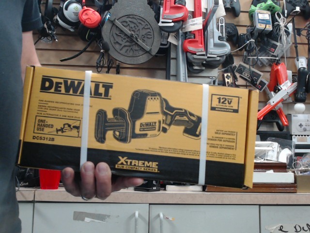 Reciprocating saw en boite