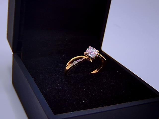 BAGUE EN OR 10KT AVEC DIAMANTS 