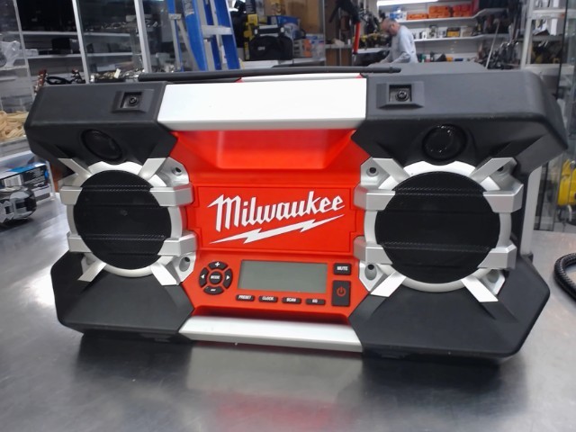 Jobsite radio