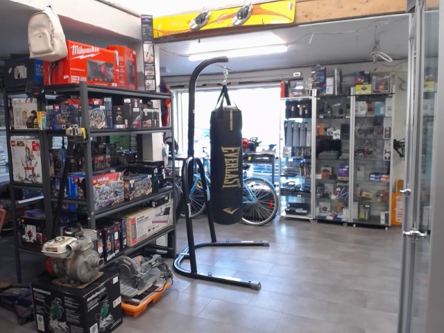 100lbs heavy bag+stand
