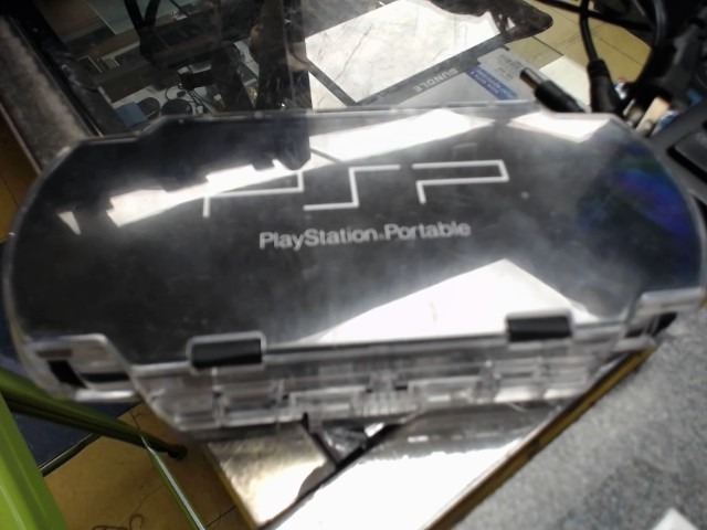 Psp 3001c avec chargeur