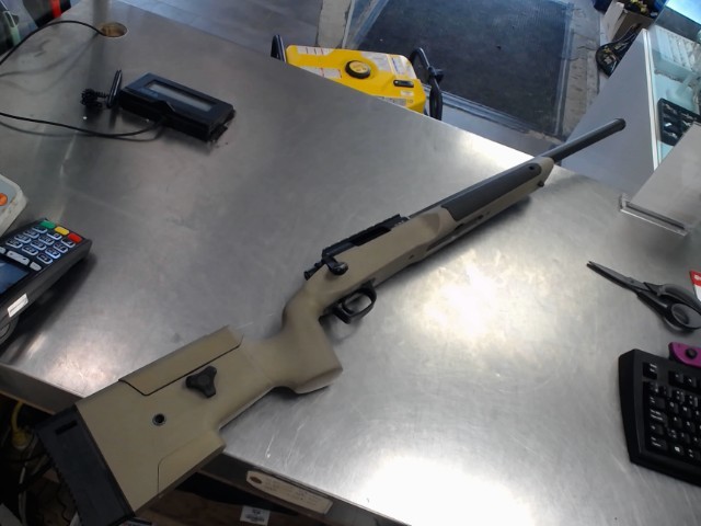 Bolt action airsoft sniper rifle