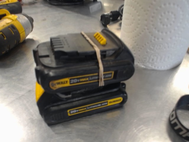 2 batterie dewalt 20max