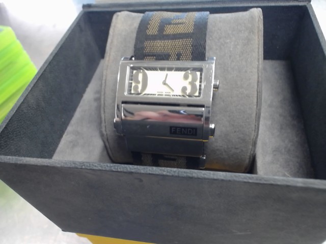Montre fendi femme dans voite