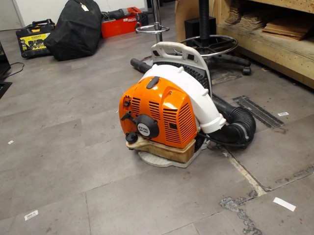 Backpack blower a gaz