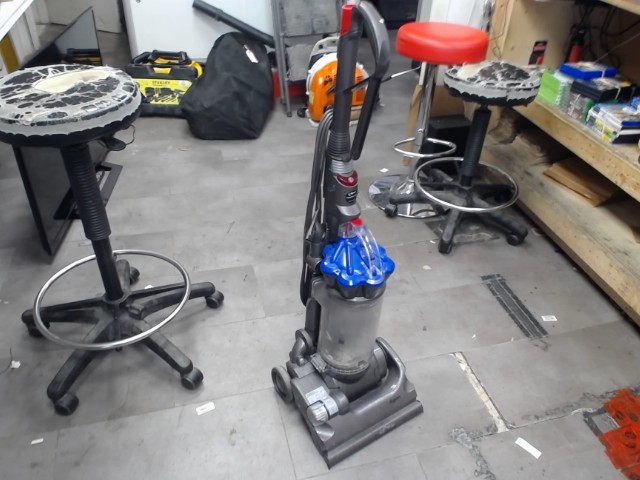 Vacuum dyson dc33