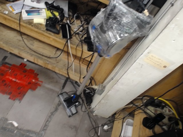 Vacuum hoover avec chargeur et batt