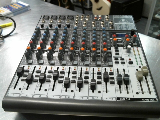 Audio interface 16 input avec sac rouge