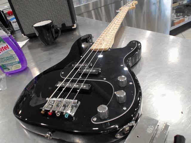Bass guitare noir neuf