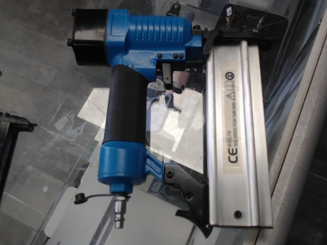 Cloueur pneumatique bleu 8.3 bar