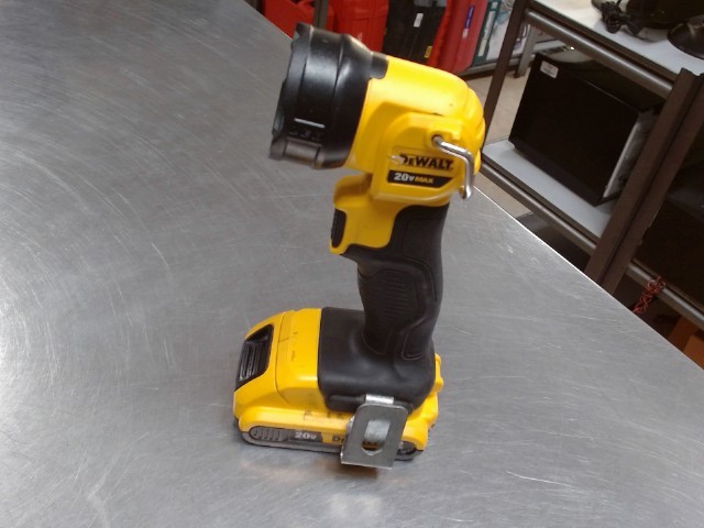 Lampe dewalt av batterie